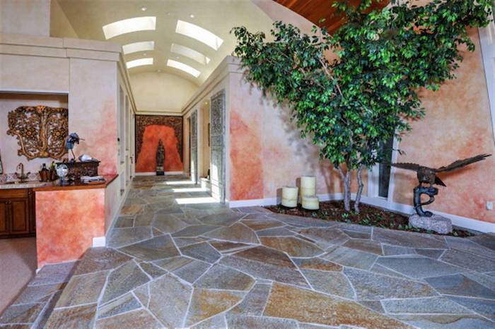 _full_5b34afbb-584c-4ac8-9bbb-7bd6d715ba89-635399205313543750-hall_from_front_door__04